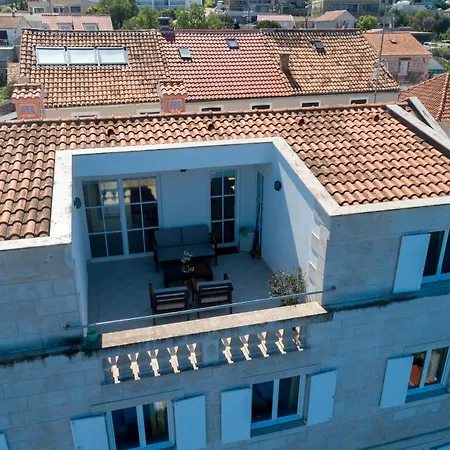 Seafront Penthouse Apartment Vis