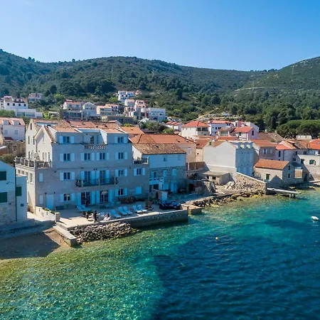 Seafront Penthouse * Vis