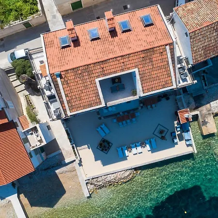 Seafront Penthouse Lejlighed