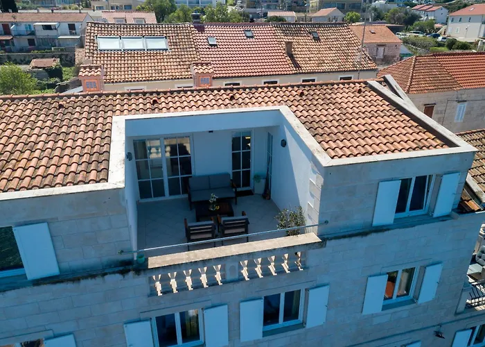 Seafront Penthouse Appartamento Vis