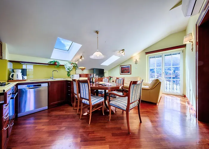 Seafront Penthouse Vis